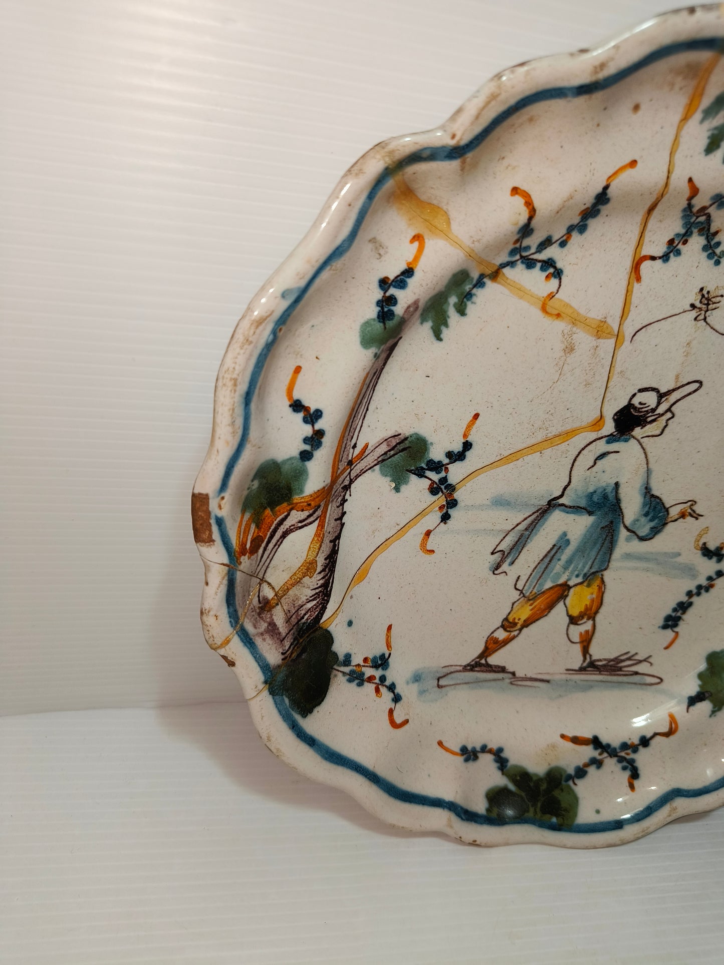 Piatto maiolica antico, DA RESTAURARE