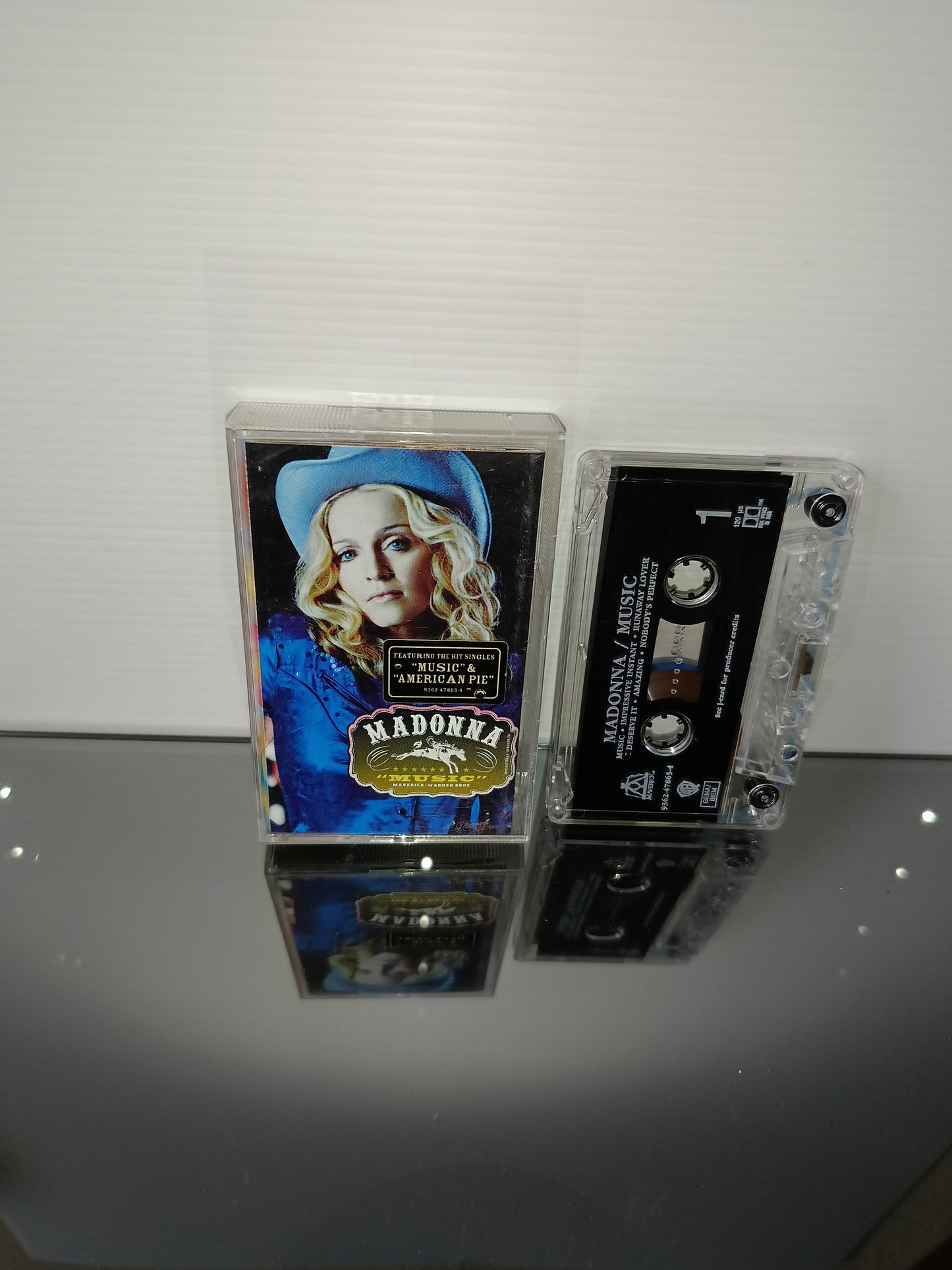 Music Madonna Musicassetta
Edita nel 2000 da  WB cod.9362-47865-4