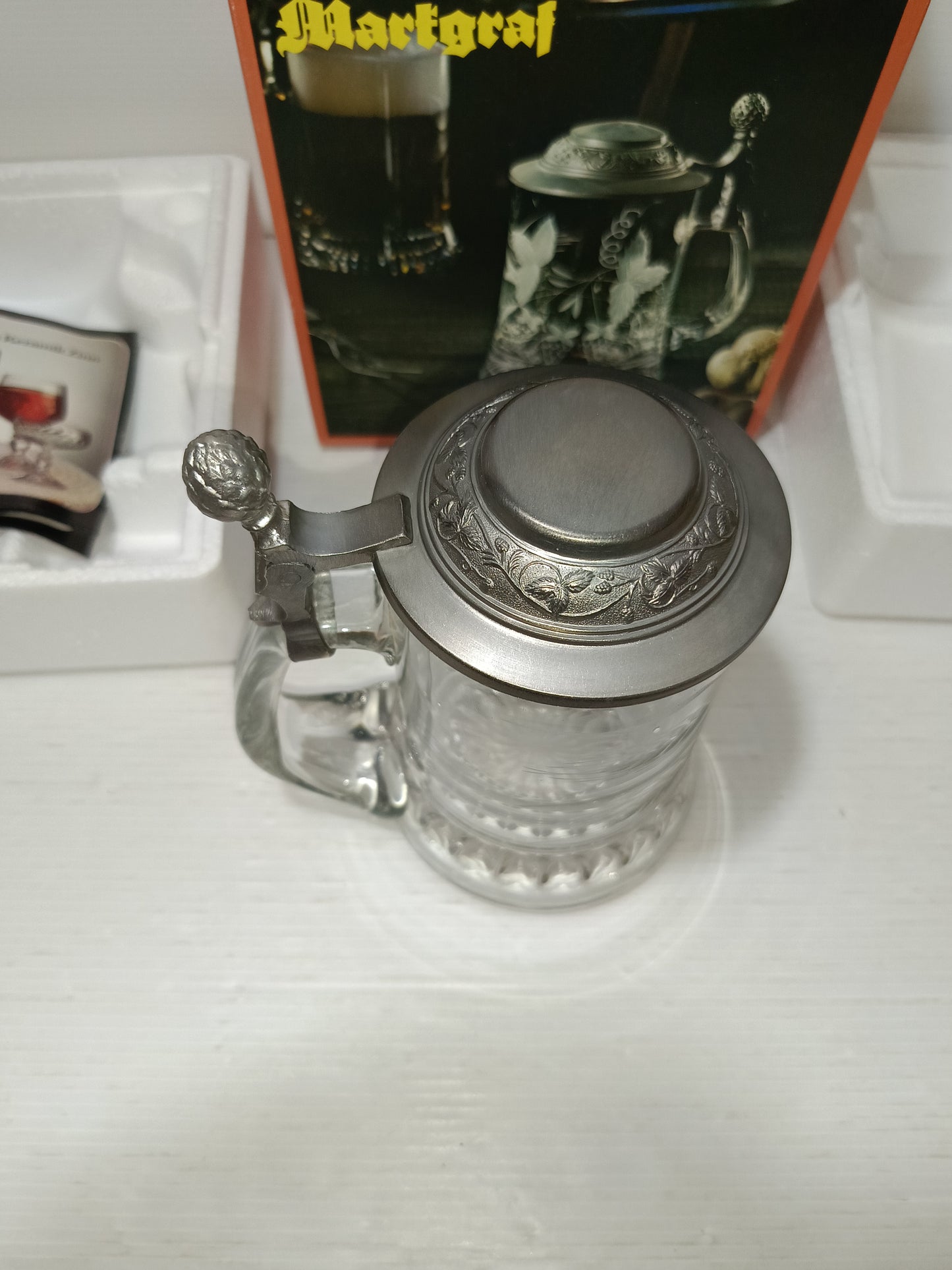 Boccale Rastal design -Studio Made in Germany
In vetro di cristallo soffiato a bocca e Lavorato a mano con coperchio in stagno