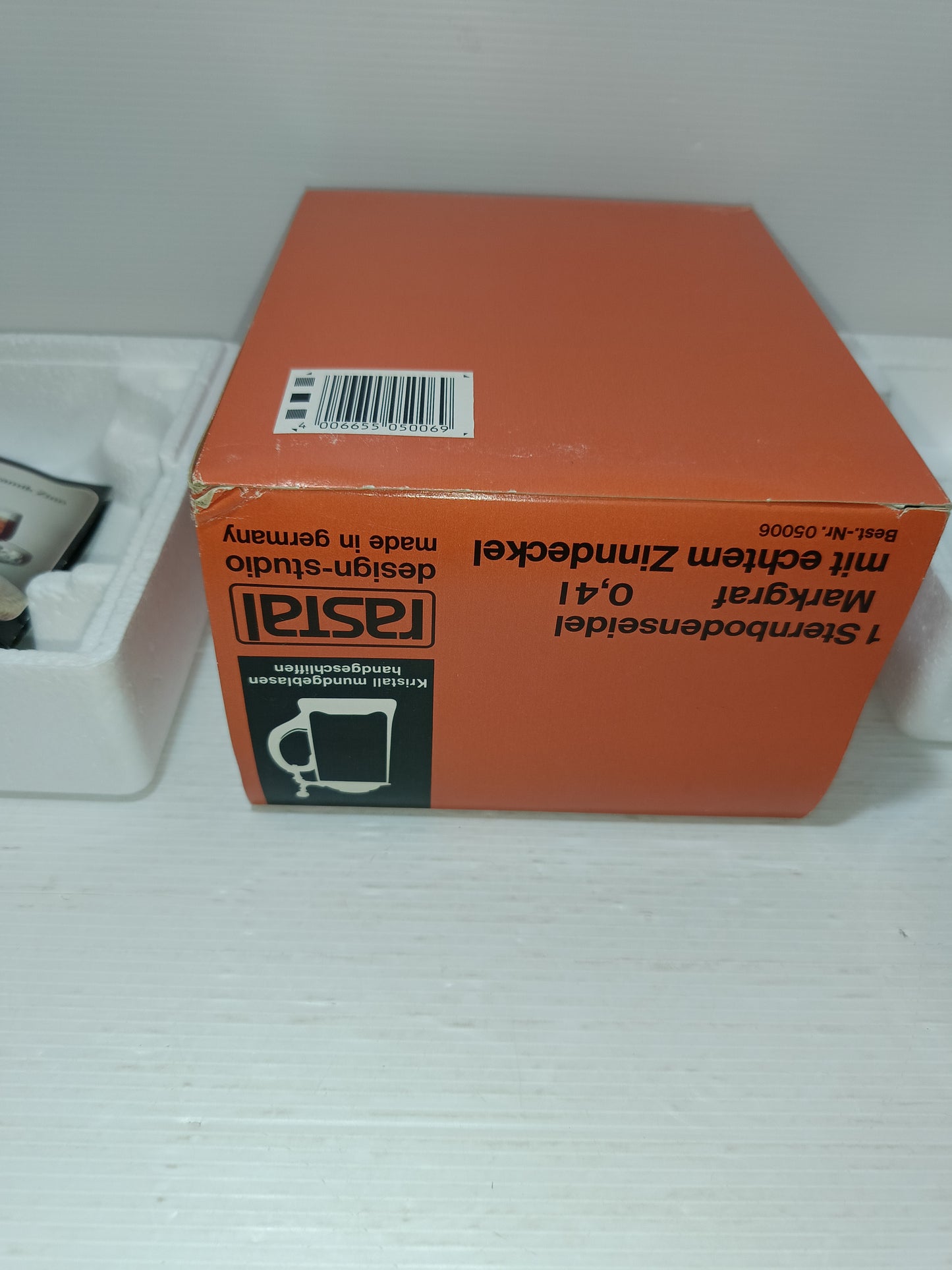 Boccale Rastal design -Studio Made in Germany
In vetro di cristallo soffiato a bocca e Lavorato a mano con coperchio in stagno