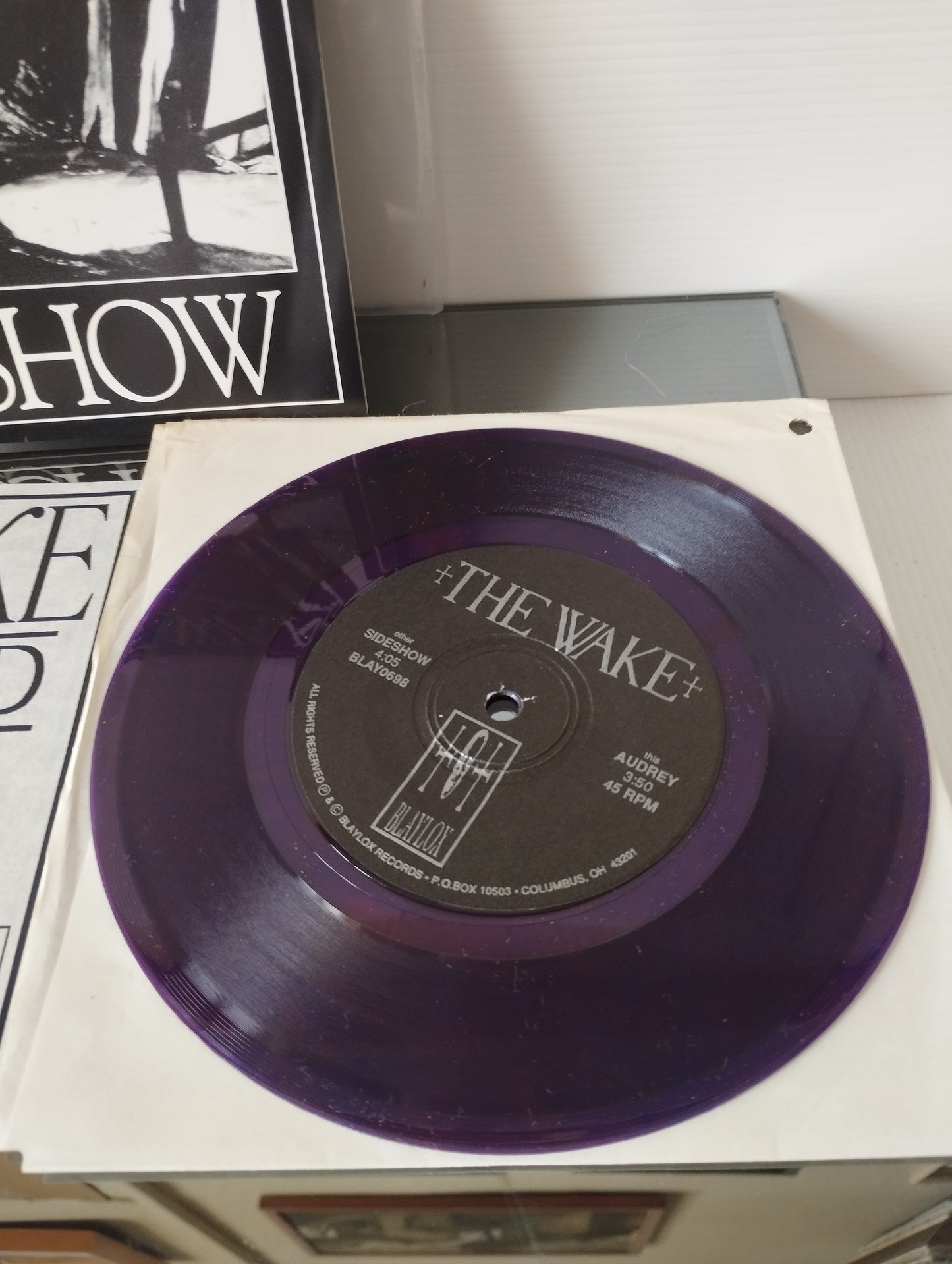 Sideshow The Wake 45 Giri
Vinile colorato  Purple