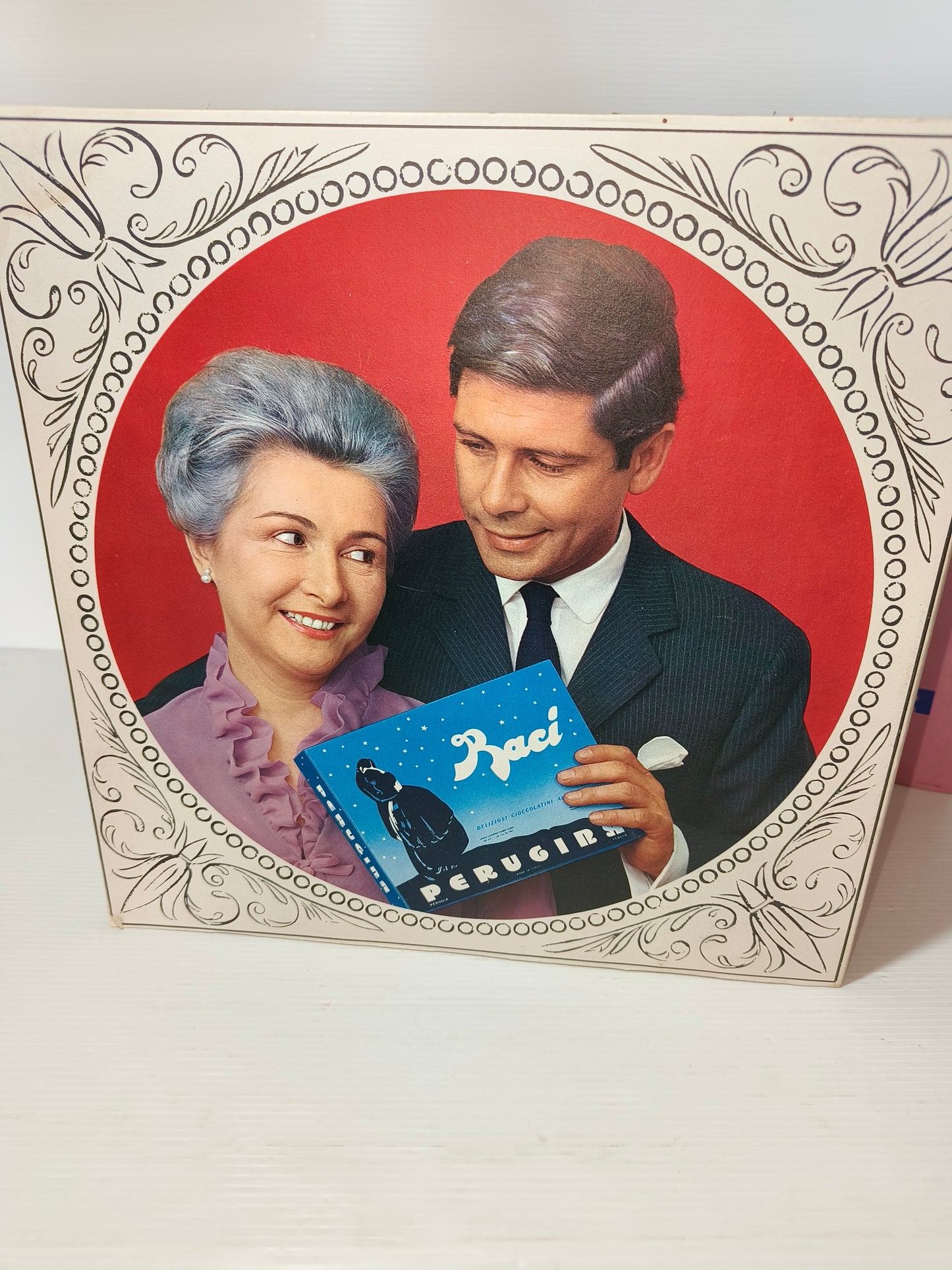 Baci Perugina cartonato pubblicitario anni 50-60, LEGGI