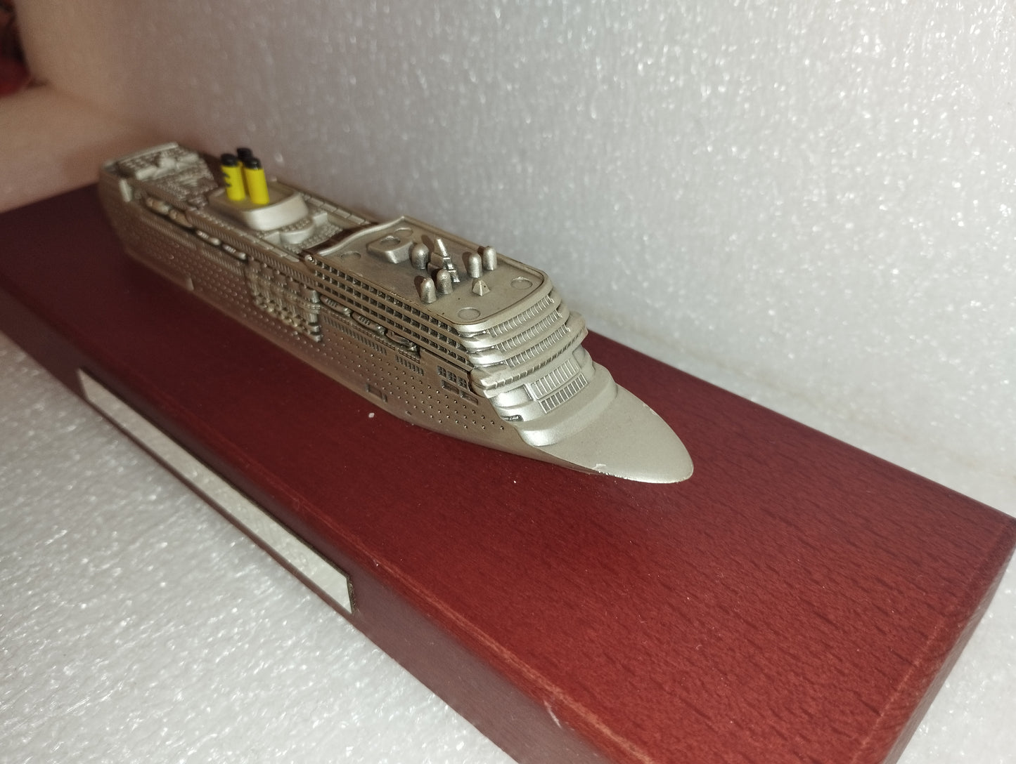 Costa neoRomantica In Metallo Con Base In Legno
Made in Italy