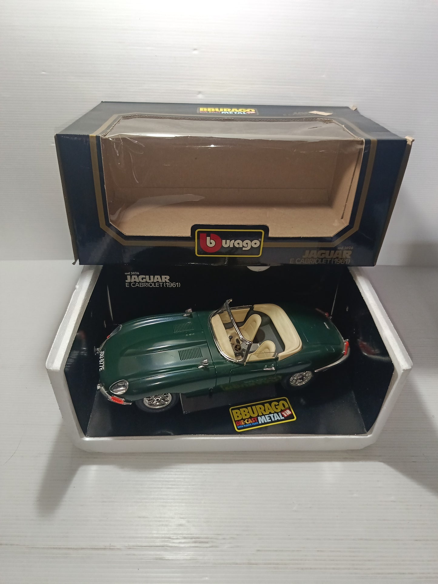 Jaguar E Cabriolet 1961 Bburago scala 1:18
Serie Bburago Die Cast Metal Models 1:18 Diamonds