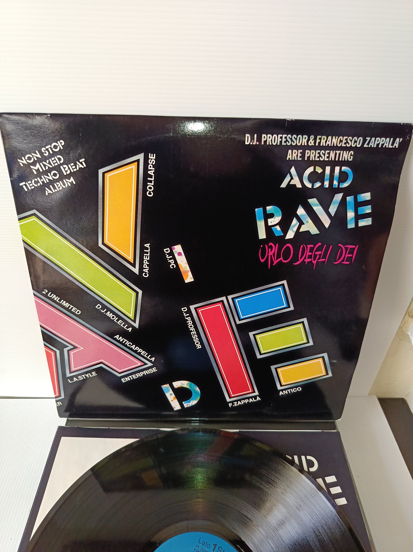 Acid Rave Urlo Degli Dei
D.J.Professor & Francesco Zappalà Lp Giri Edito nel 1992 da RCA Cod.PL75282
