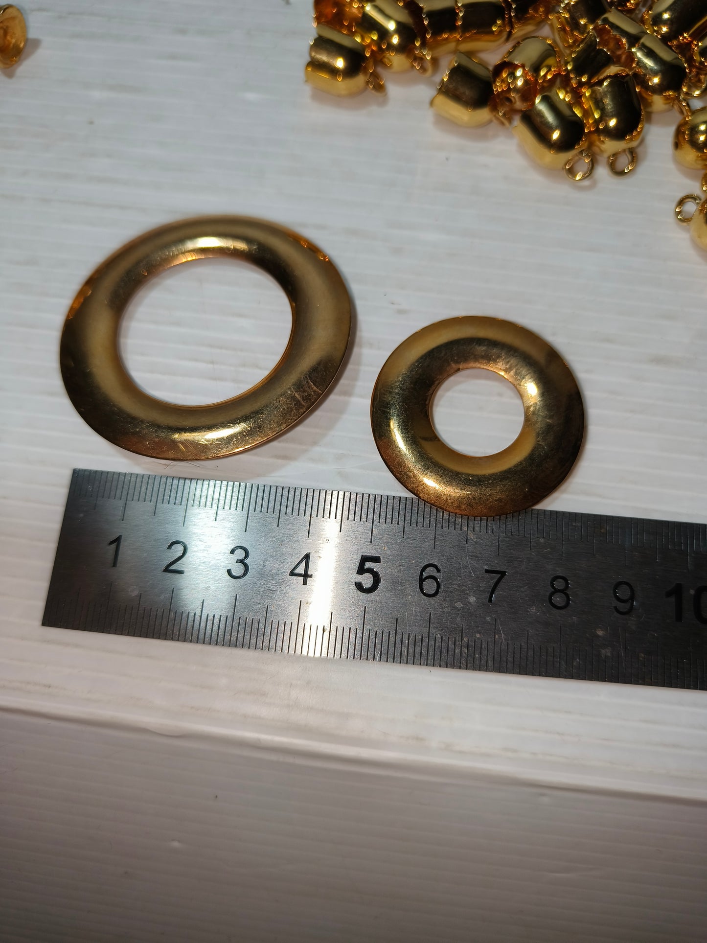 Lotto articoli merceria vintage in metallo, LEGGI