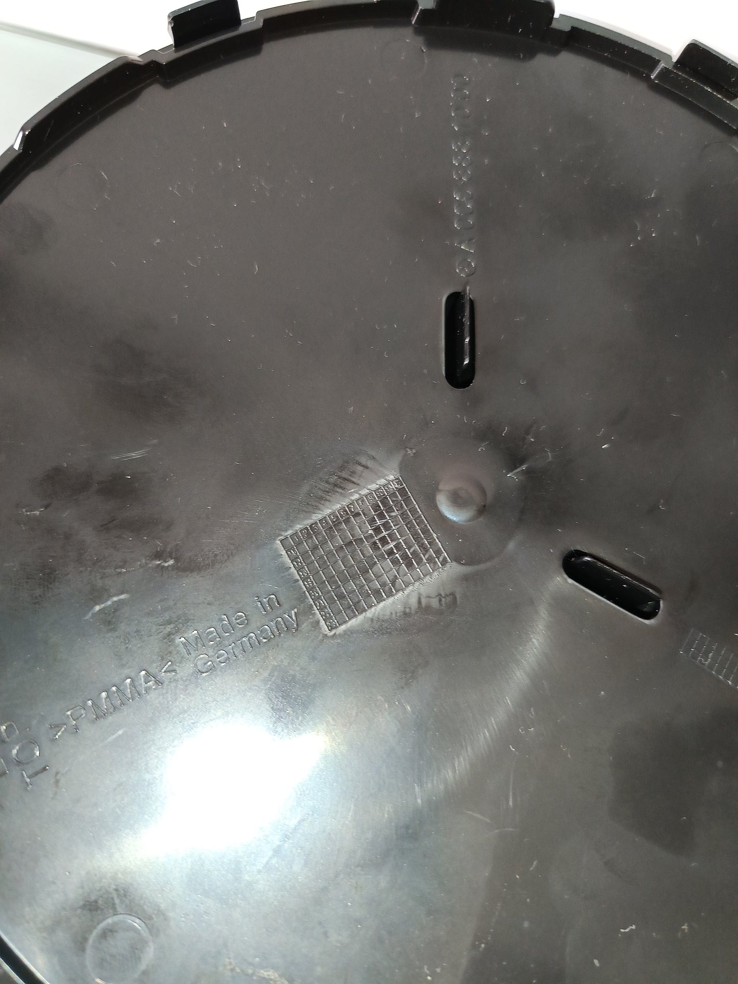 Logo Mercedes in plastica nero, diametro 18 cm. Circa