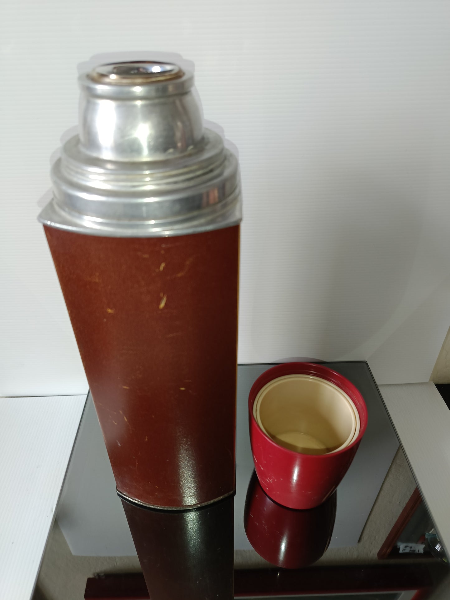 Antico Thermos The American Norwich.Conn
In Metallo e plastica
Made in U.S.A.