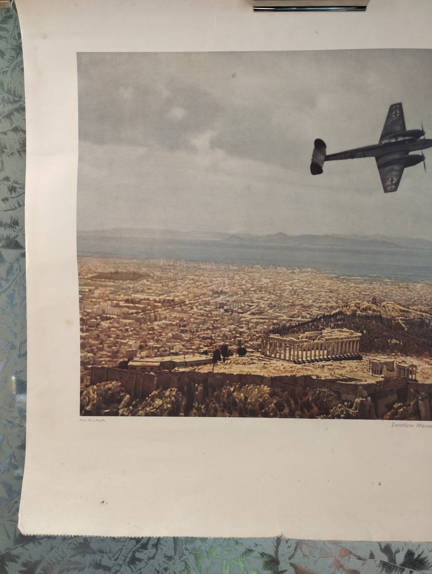 Rara Stampa Messerschmitt Me 110 sopra l'Acropoli
Da Calendario della  Luftwaffe 1942