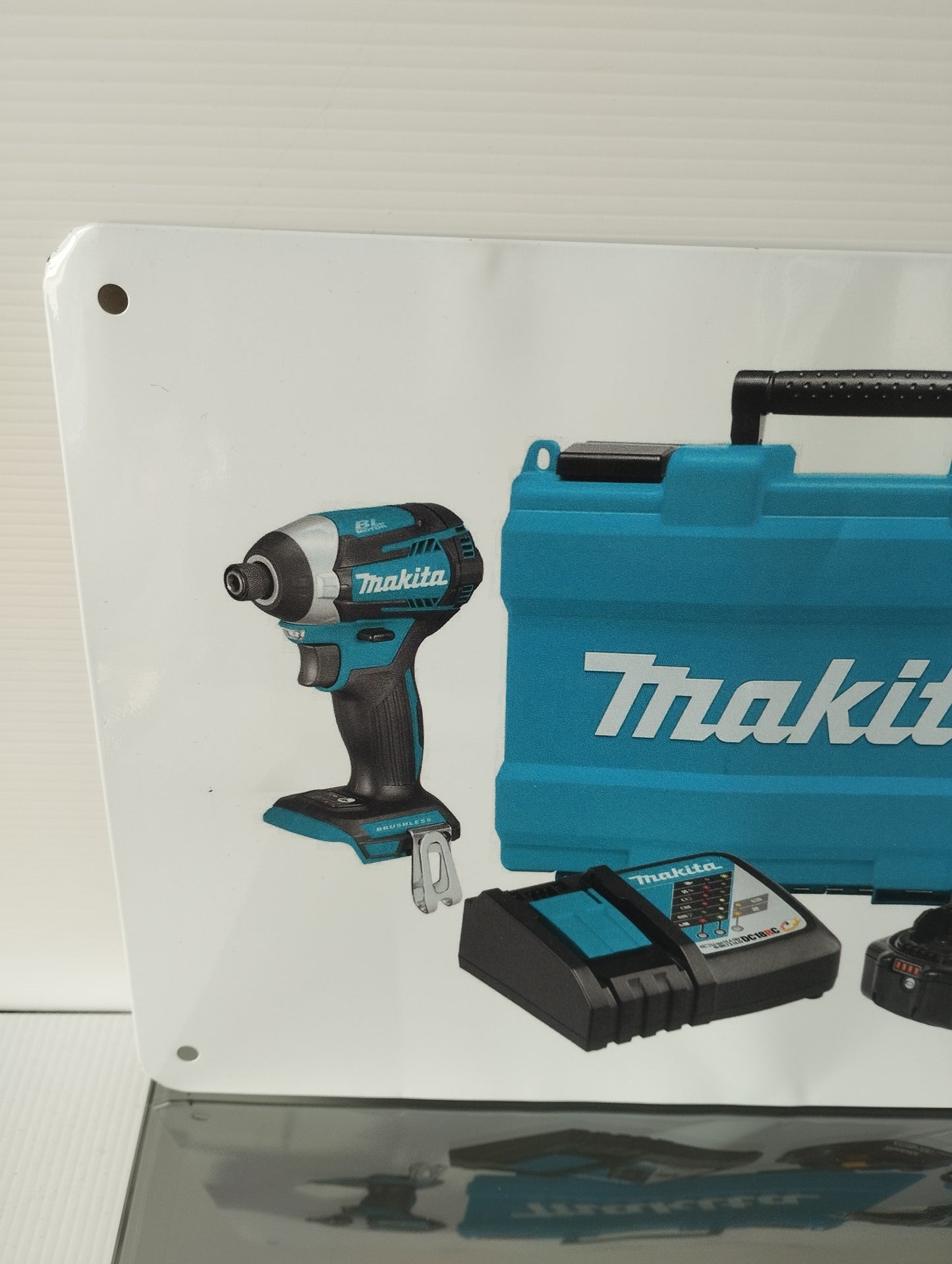 Targa Makita In Metallo
Misure 30 x 20 cm circa