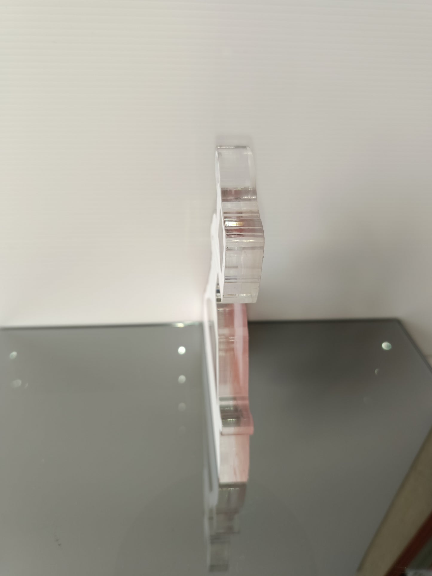 Statuetta Carlos Alcaraz in resina 

Misure 15h x 13 x 1,5 cm