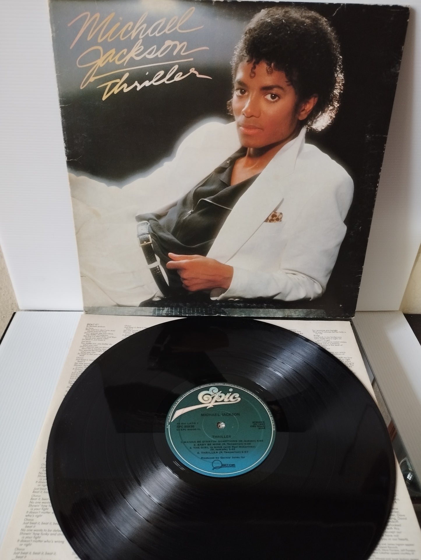 Thriller Michael Jackson Lp 33 Giri
Edito nel 1982 da  Epic Cod.EPC 85930
Prima stampa italiana