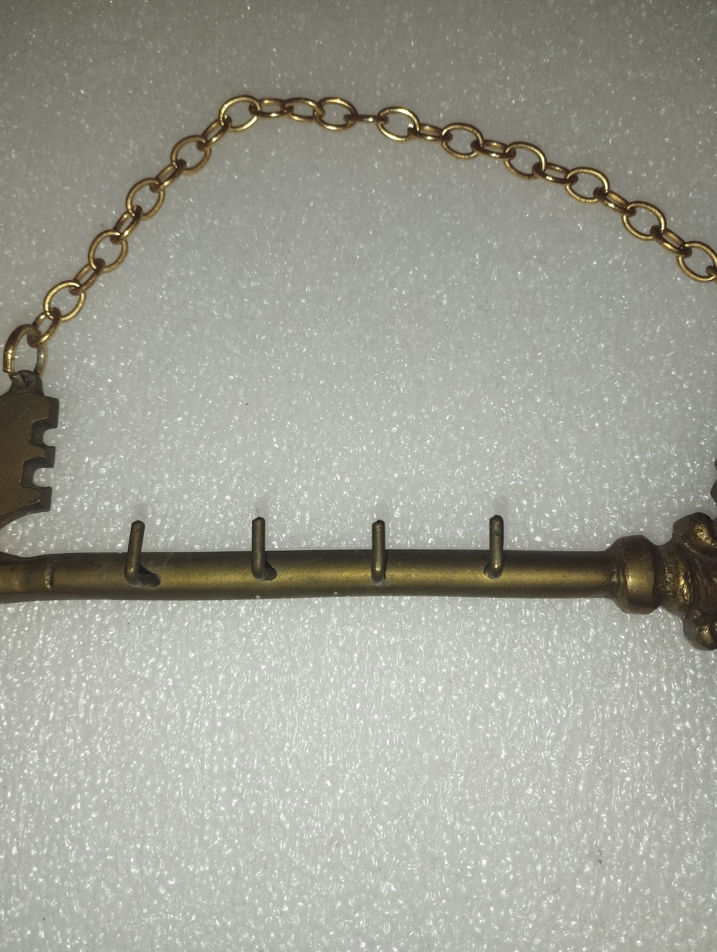 Portachiavi In Ottone Vintage A Forma Di Chiave
Lunghezza cm 24 circa