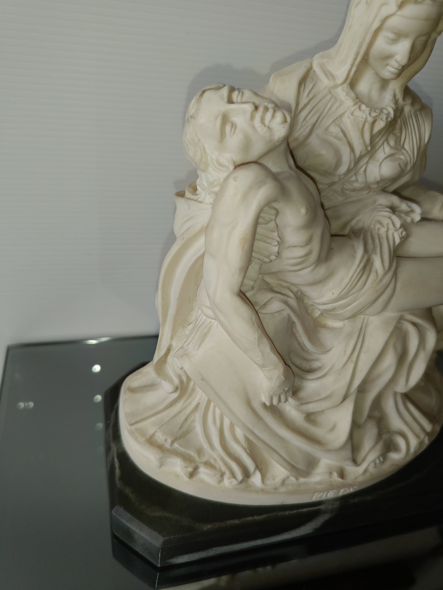 Pietà Di Michelangelo In Marmoresina Vintage