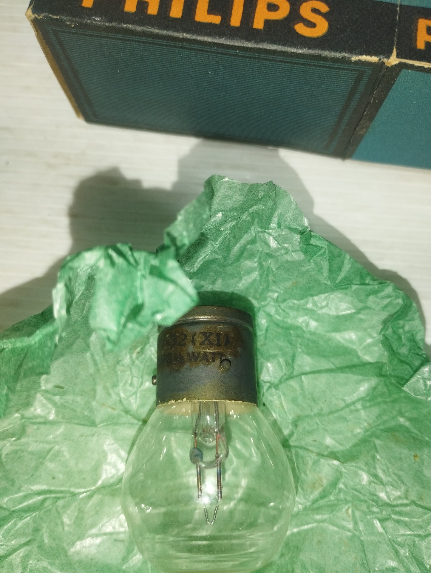 Philips 2 Antiche Lampadine Per Autovetture
6/8 volt - 1/2 watt