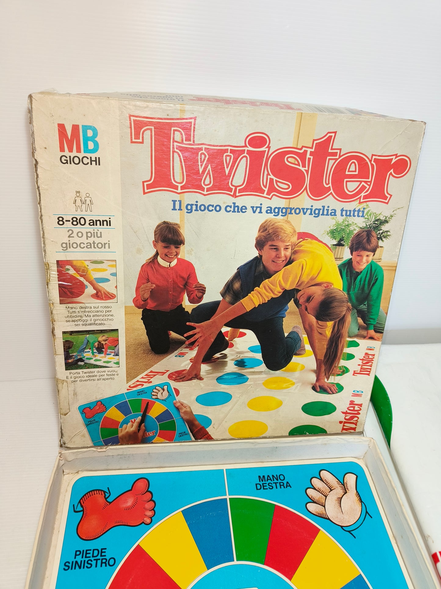 Gioco Twister anni 80, LEGGI