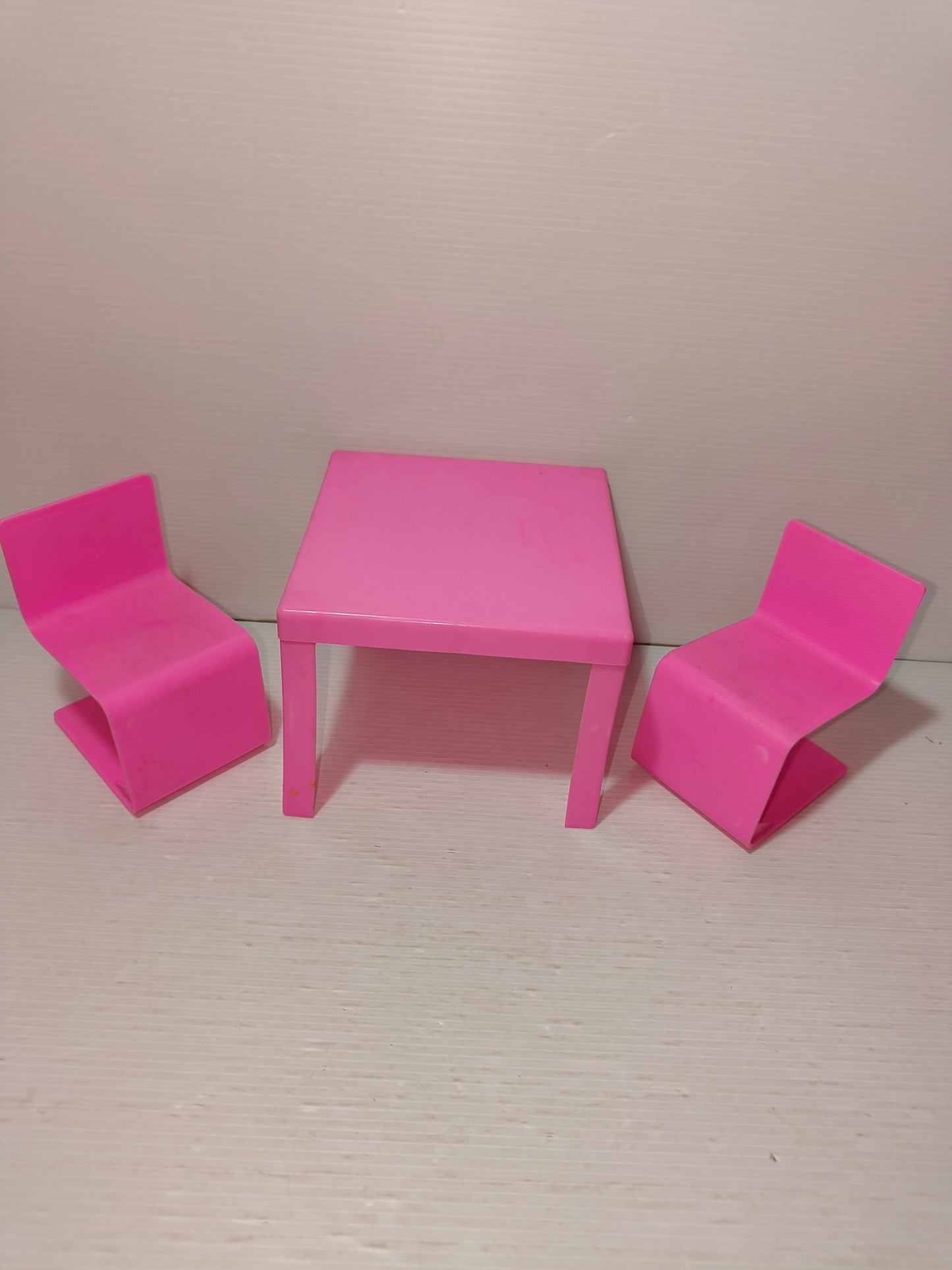 Set Tavolo E Sedie Casa Delle Barbie, anni 80 LEGGI
