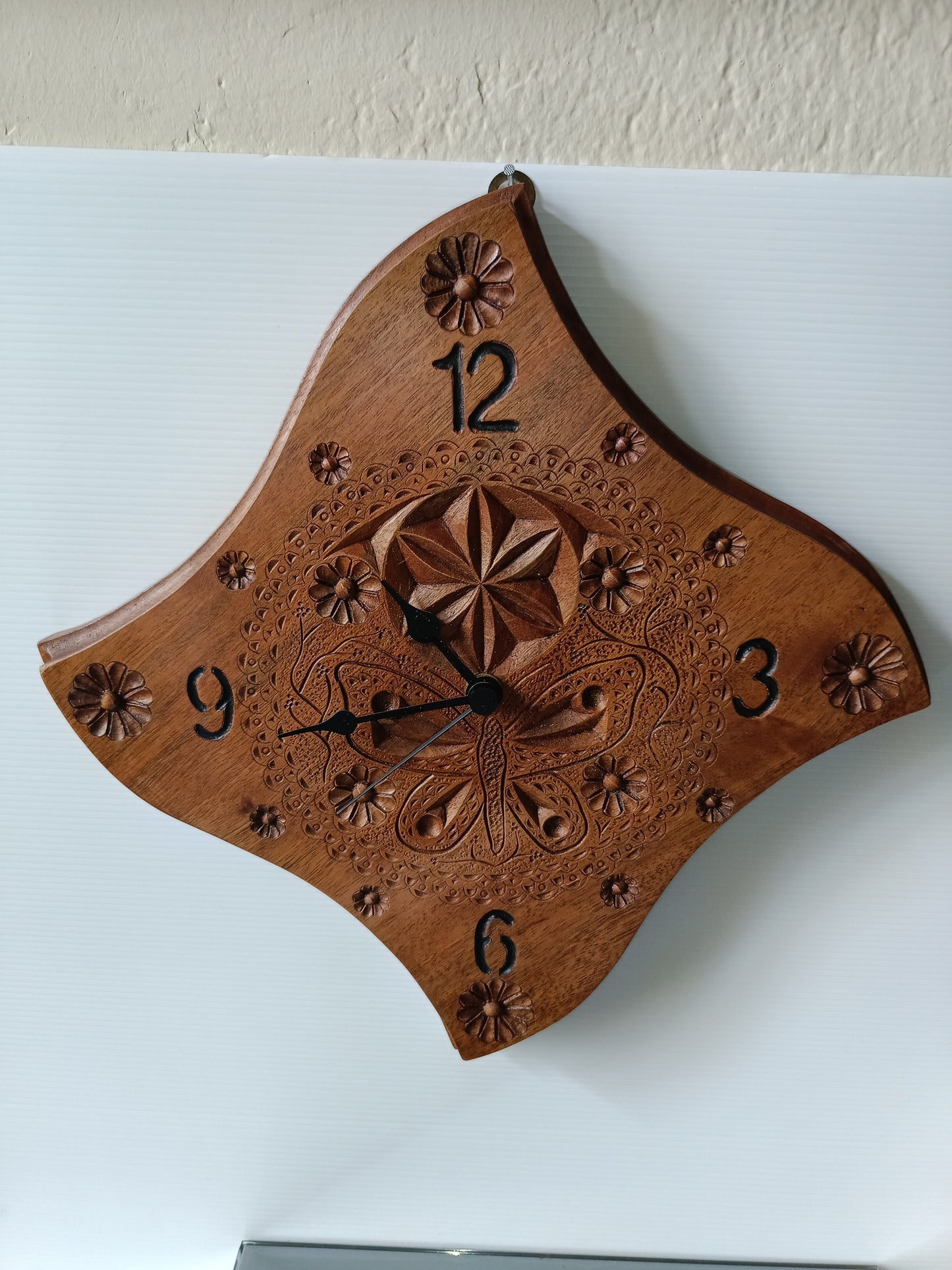 Orologio In Legno Da Parete
Fatto a mano
