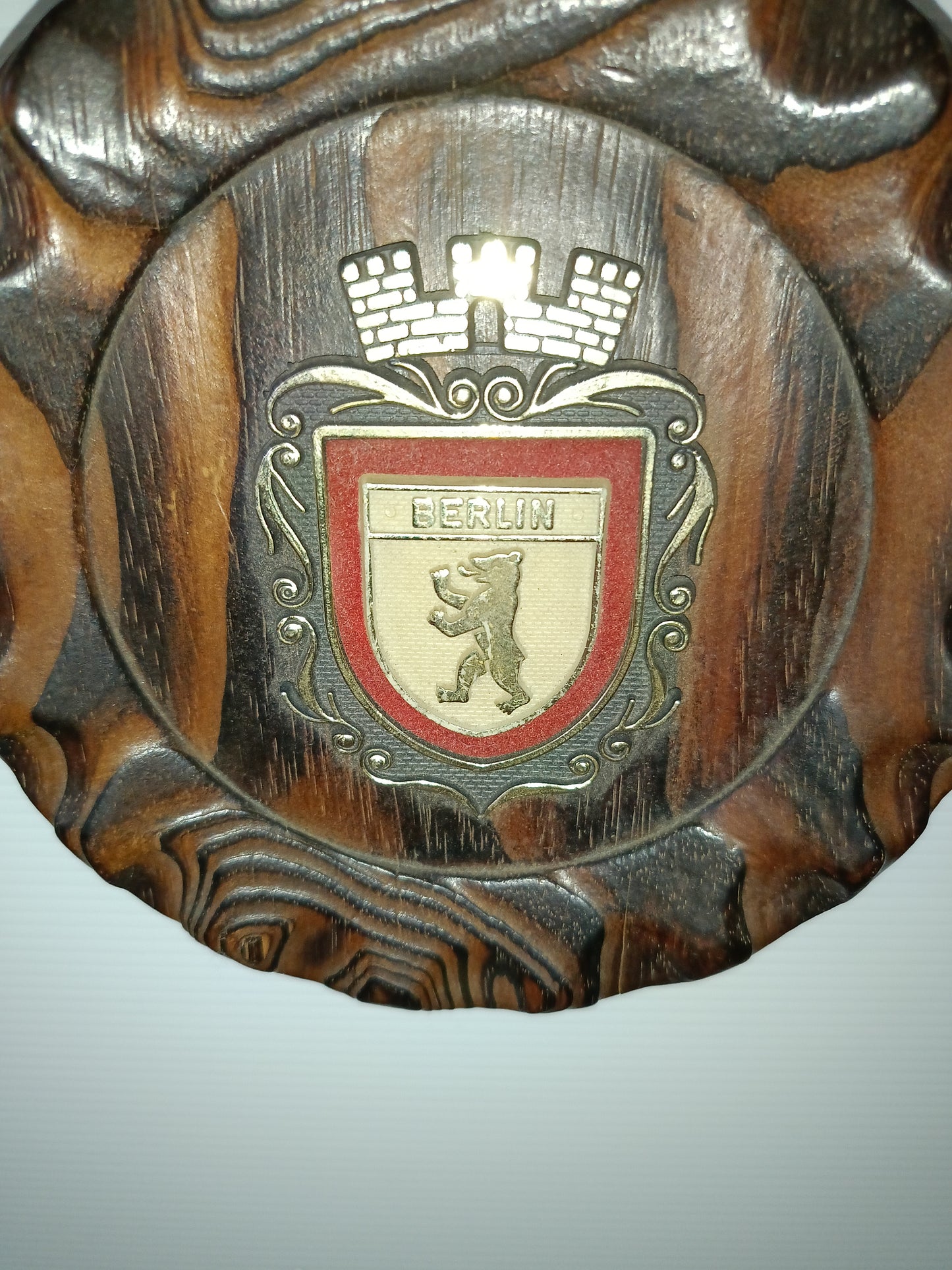 Stemma Berlino In Legno e Plastica Vintage