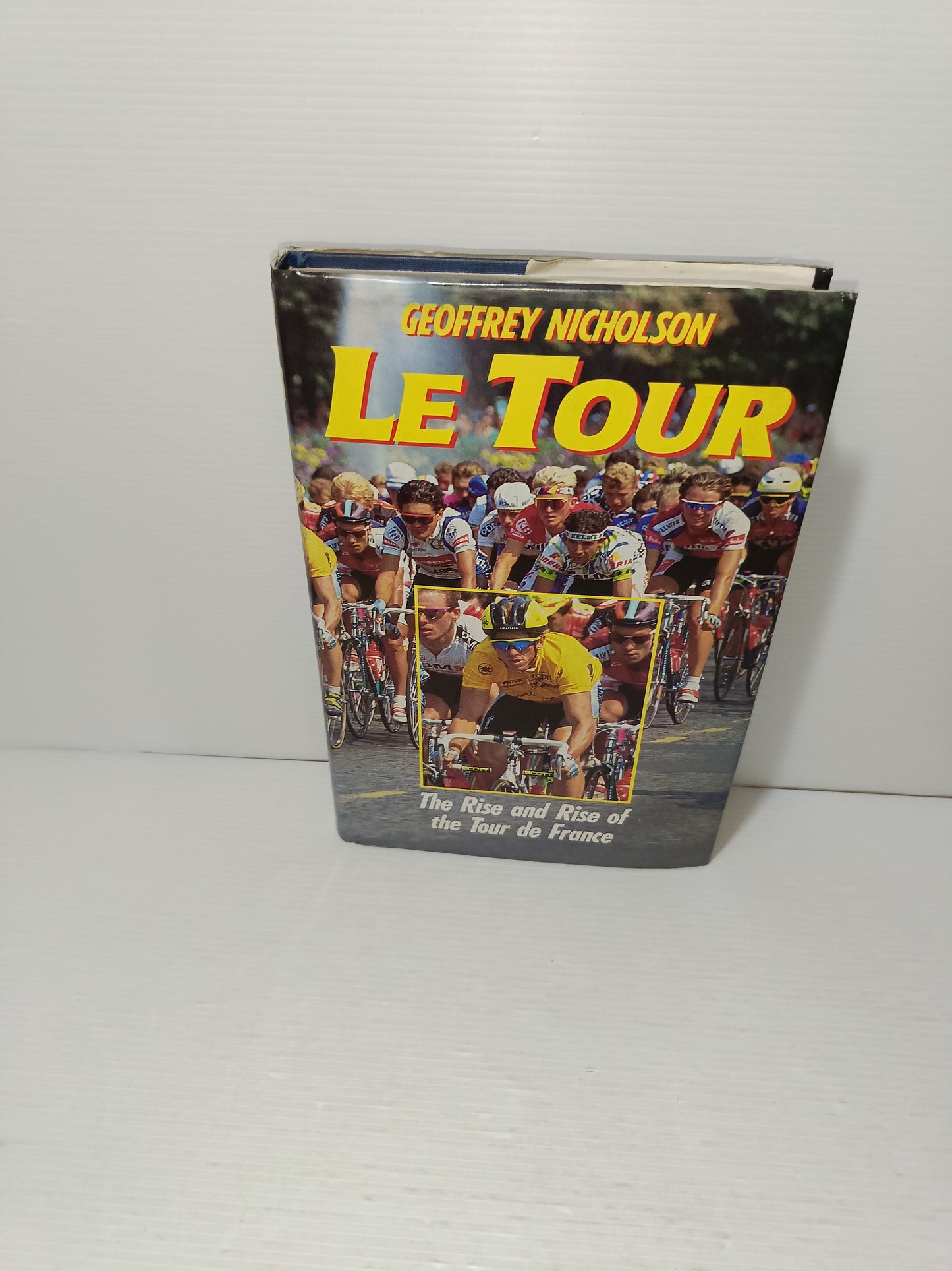 Le Tour Geoffrey Nicholson
Edito nel 1991 daHodder & Stoughton