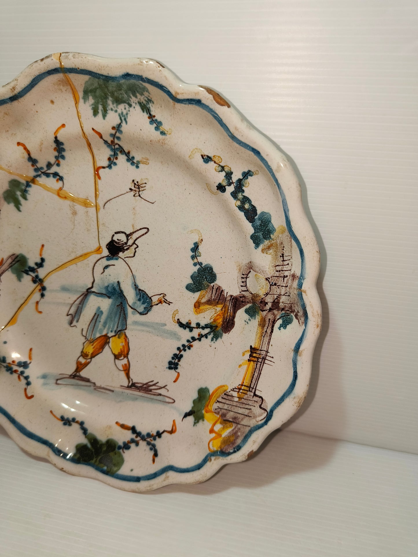 Piatto maiolica antico, DA RESTAURARE