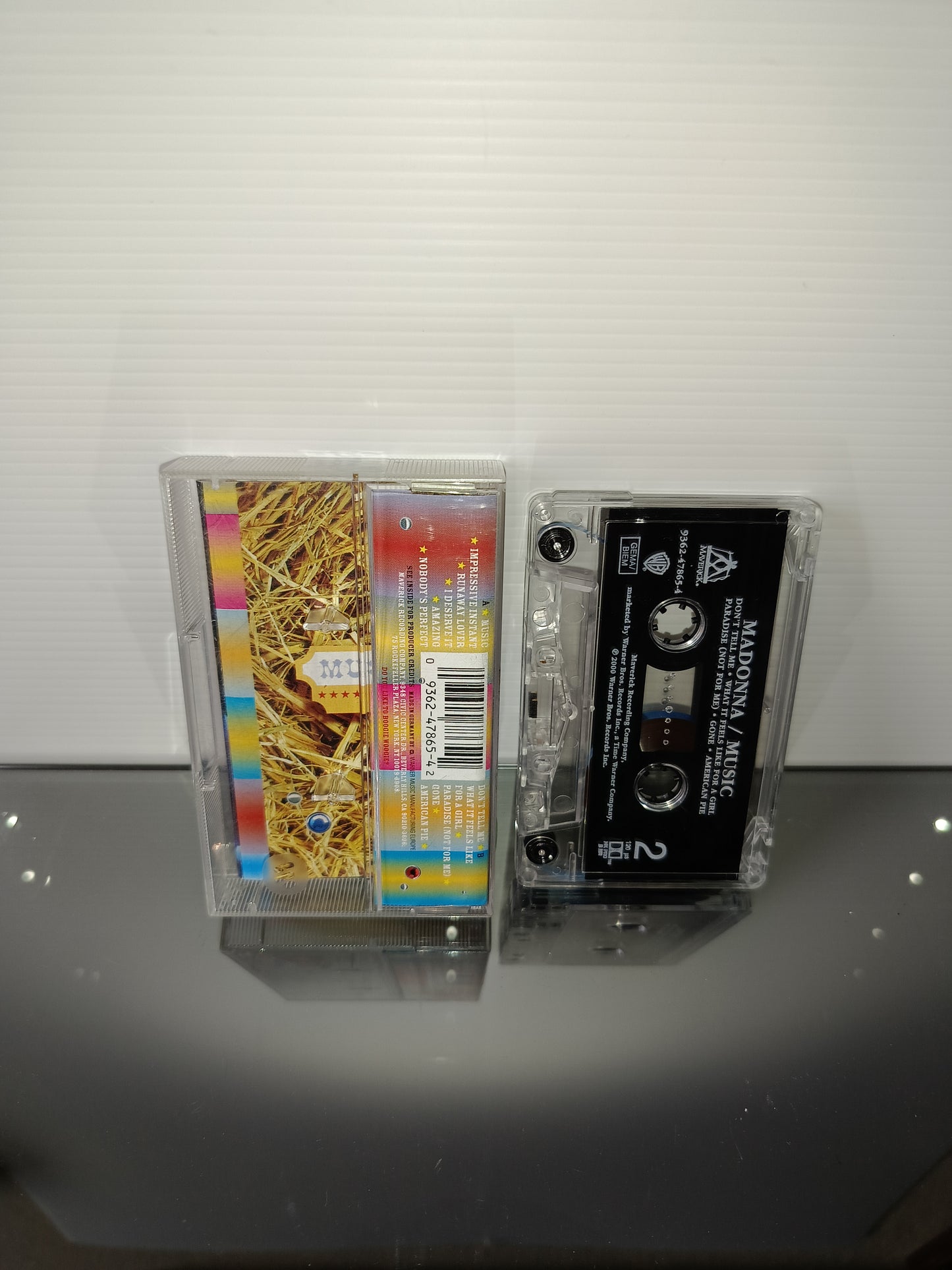 Music Madonna Musicassetta
Edita nel 2000 da  WB cod.9362-47865-4