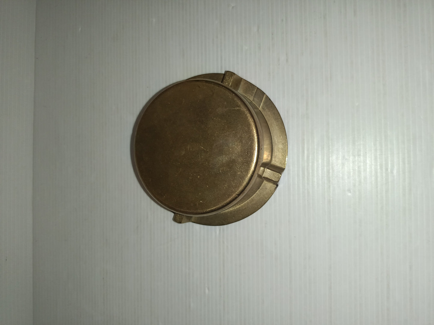 Posacenere In Ottone Con Scritte Sul Bordo

Vintage