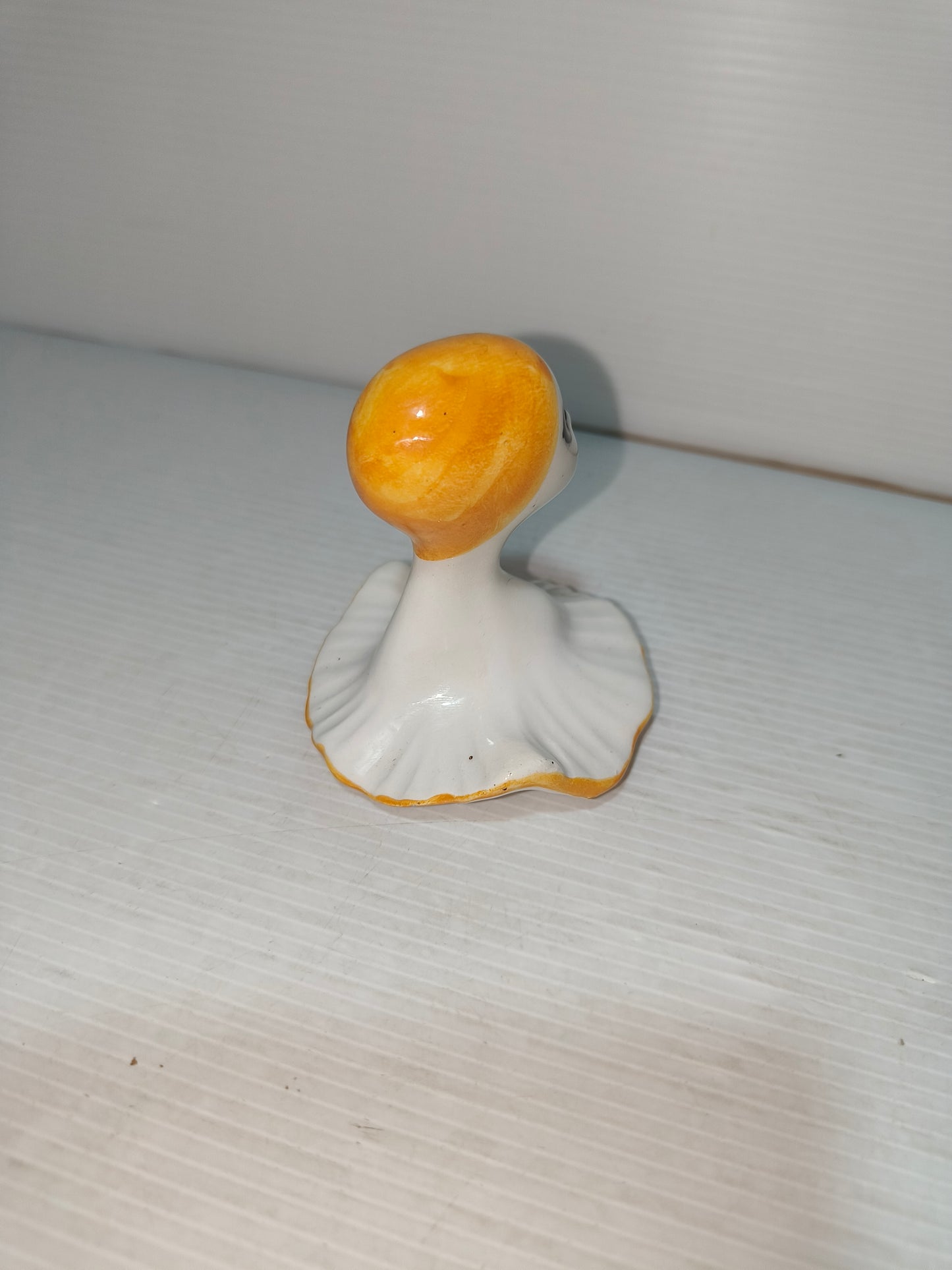 Soprammobile in ceramica vintage, LEGGI