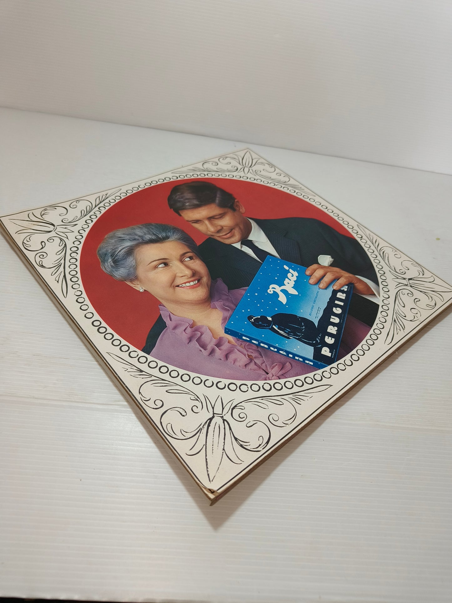 Baci Perugina cartonato pubblicitario anni 50-60, LEGGI