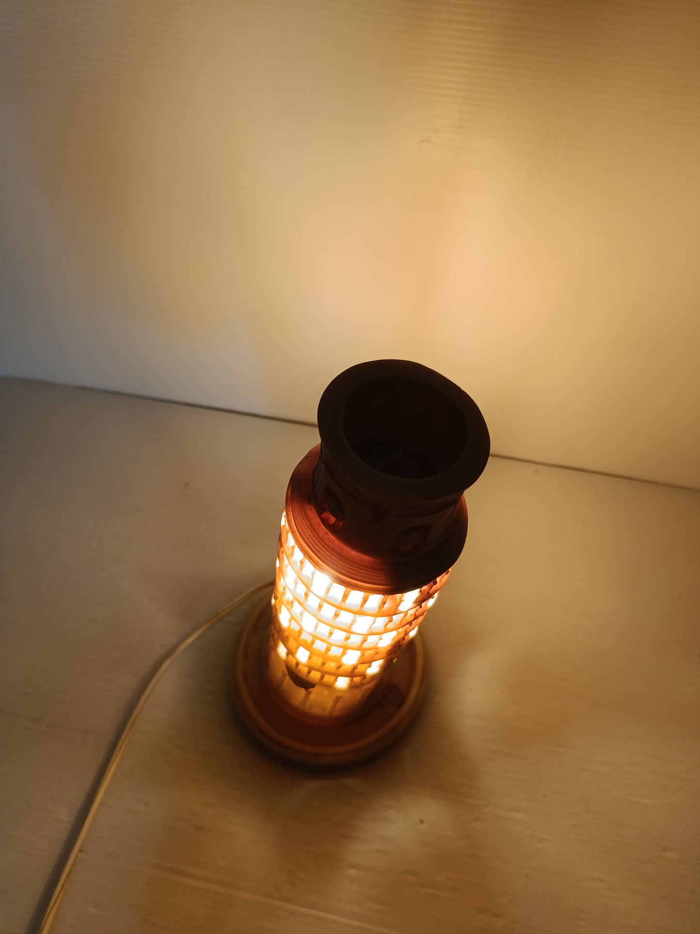 Souvenir Torre Di Pisa In Resina Con Luce Vintage
Altezza cm 24 circa