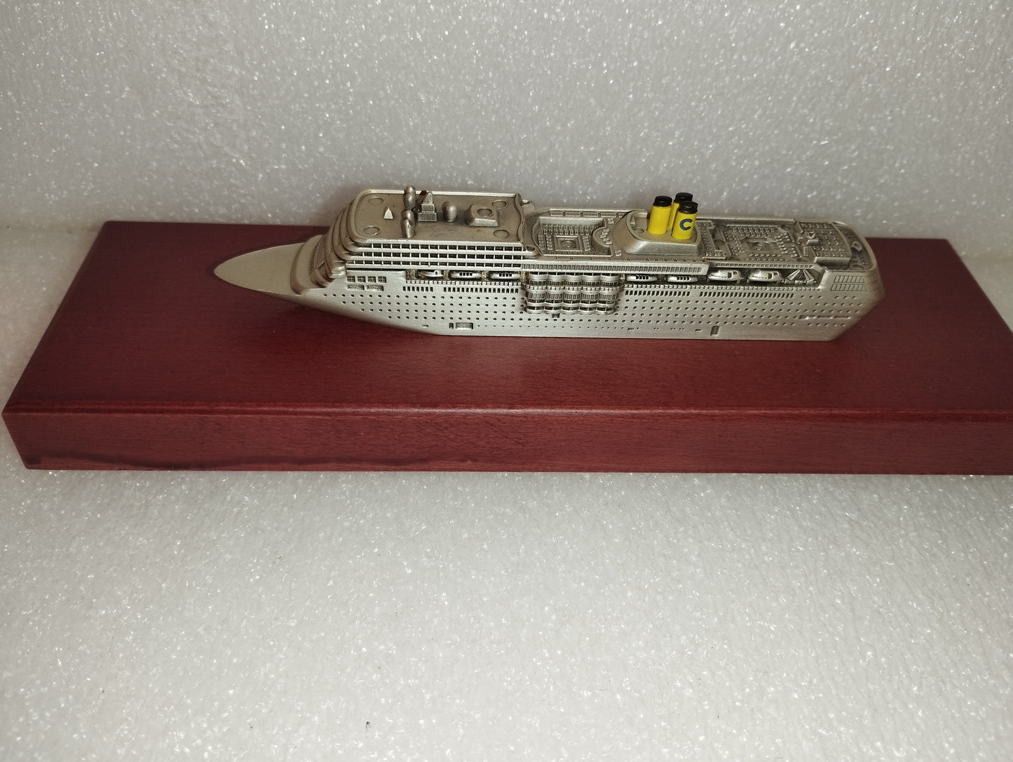 Costa neoRomantica In Metallo Con Base In Legno
Made in Italy