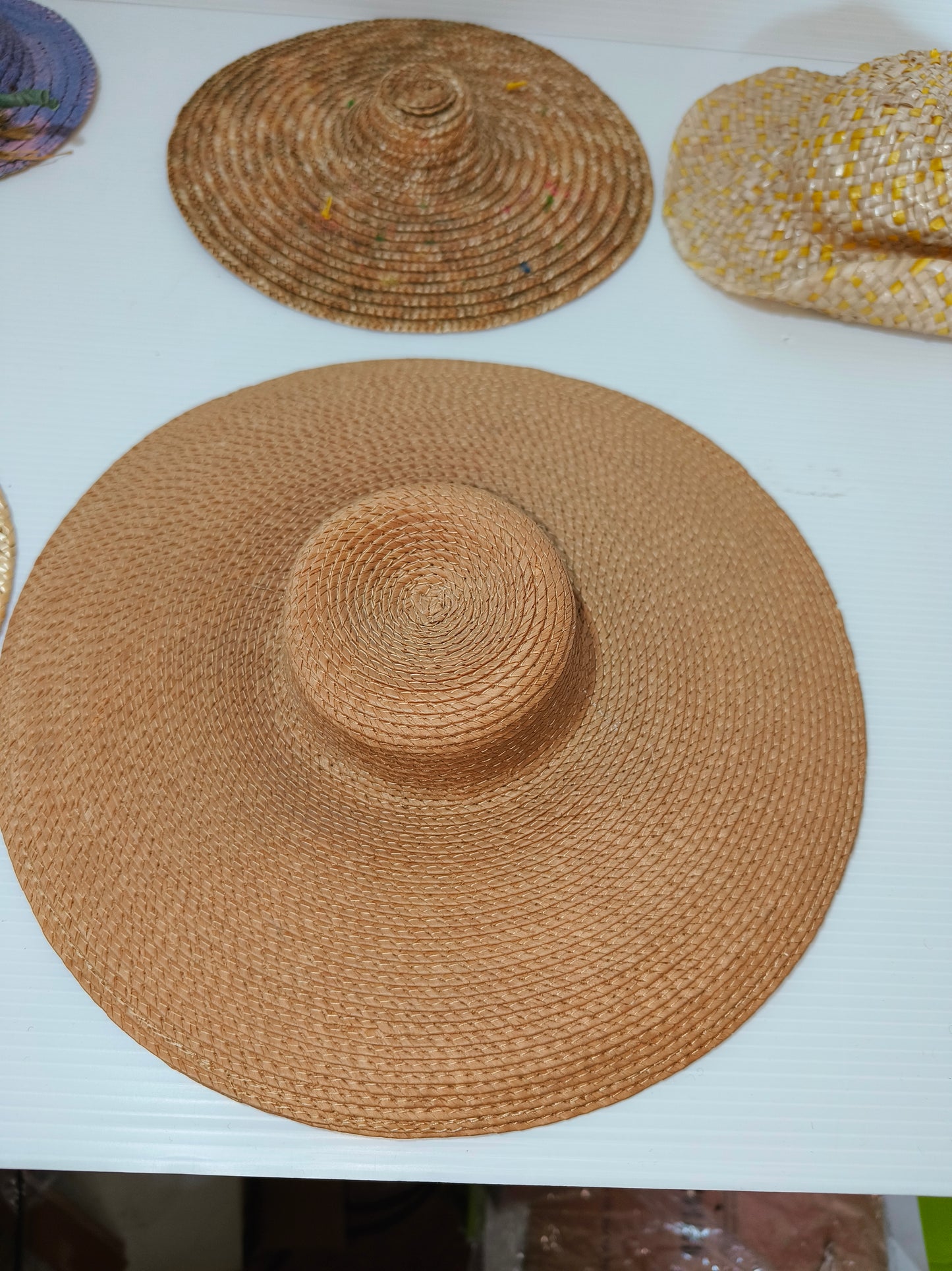 Cappelli in paglia per bambole vintage, LEGGI