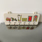 Portachiavi Da Appendere In Plastica e metallo Vintage
Dimensioni 20 x 7 cm circa