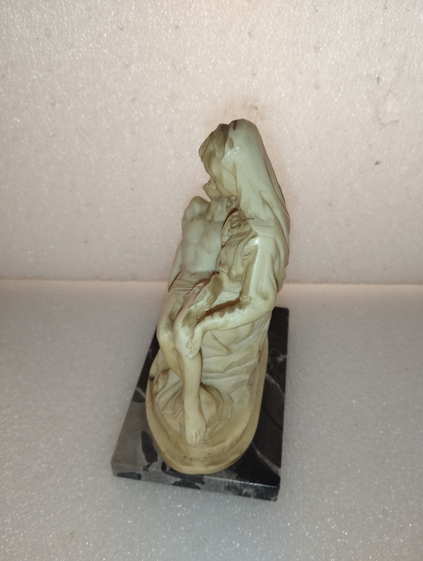Pietà Di Michelangelo In Marmoresina
A.Santini Vintage
Misure 14h/10,5/7  cm circa
