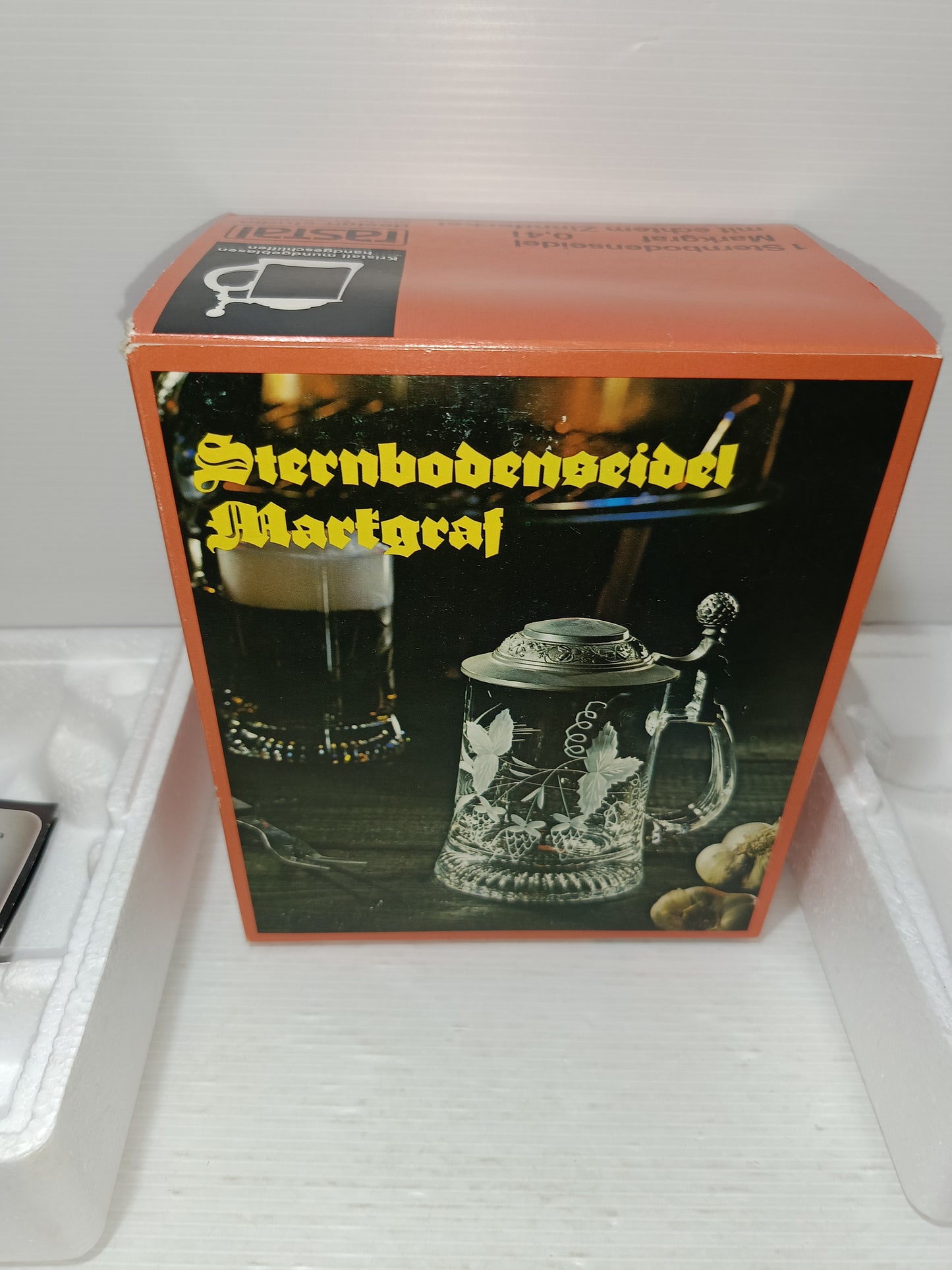 Boccale Rastal design -Studio Made in Germany
In vetro di cristallo soffiato a bocca e Lavorato a mano con coperchio in stagno