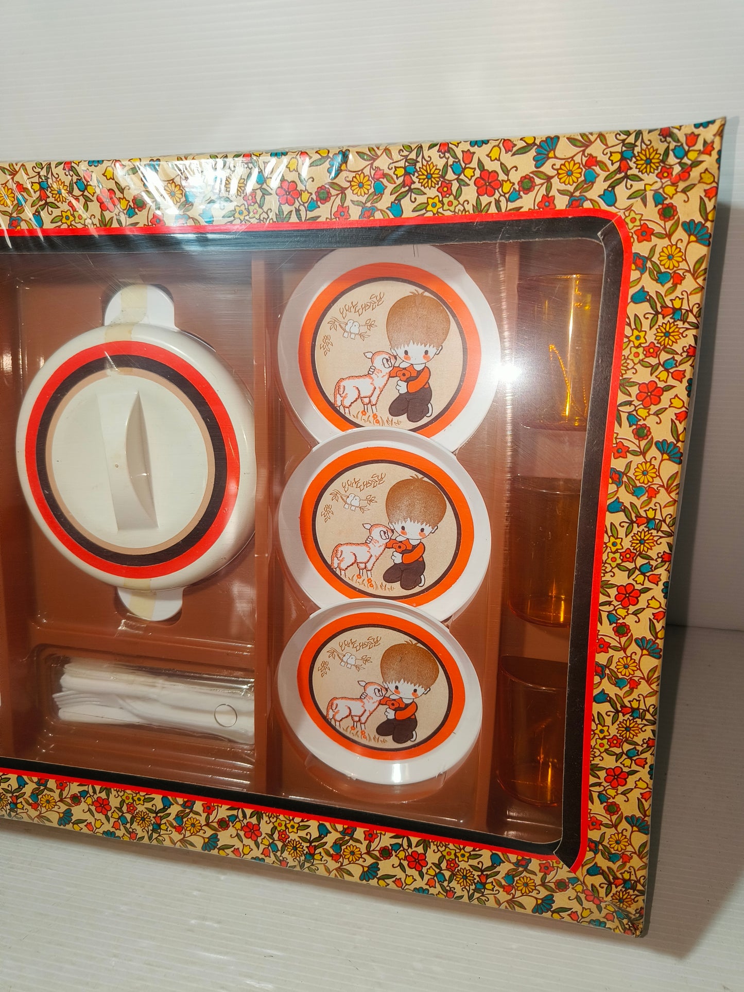 Servizio piatti e bicchieri giocattolo, anni 60-70 LEGGI