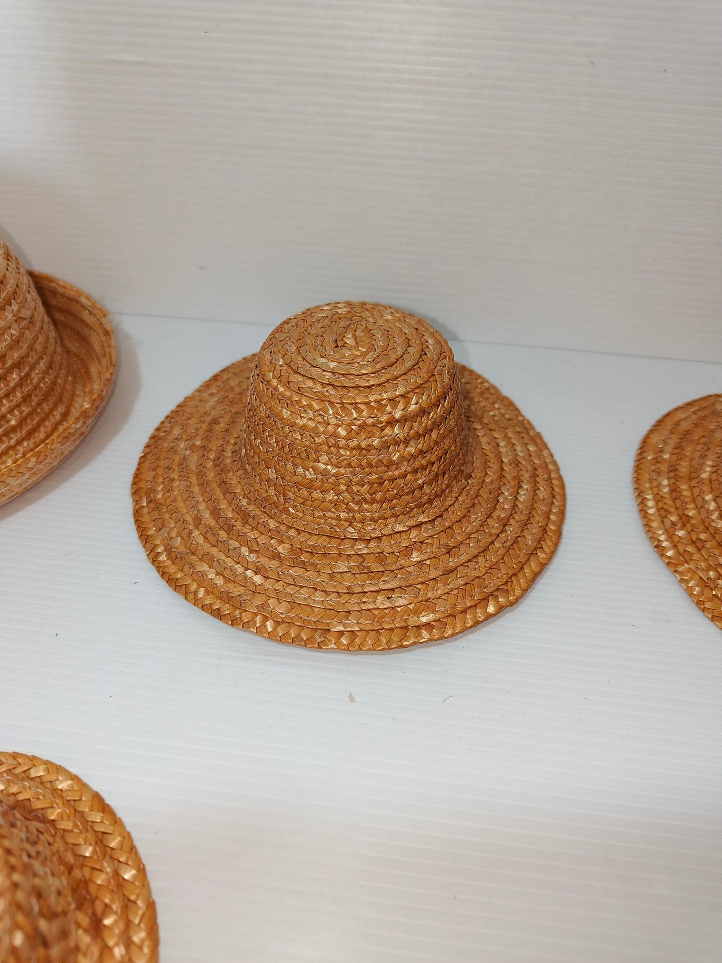 Cappelli in paglia per bambole vintage, LEGGI