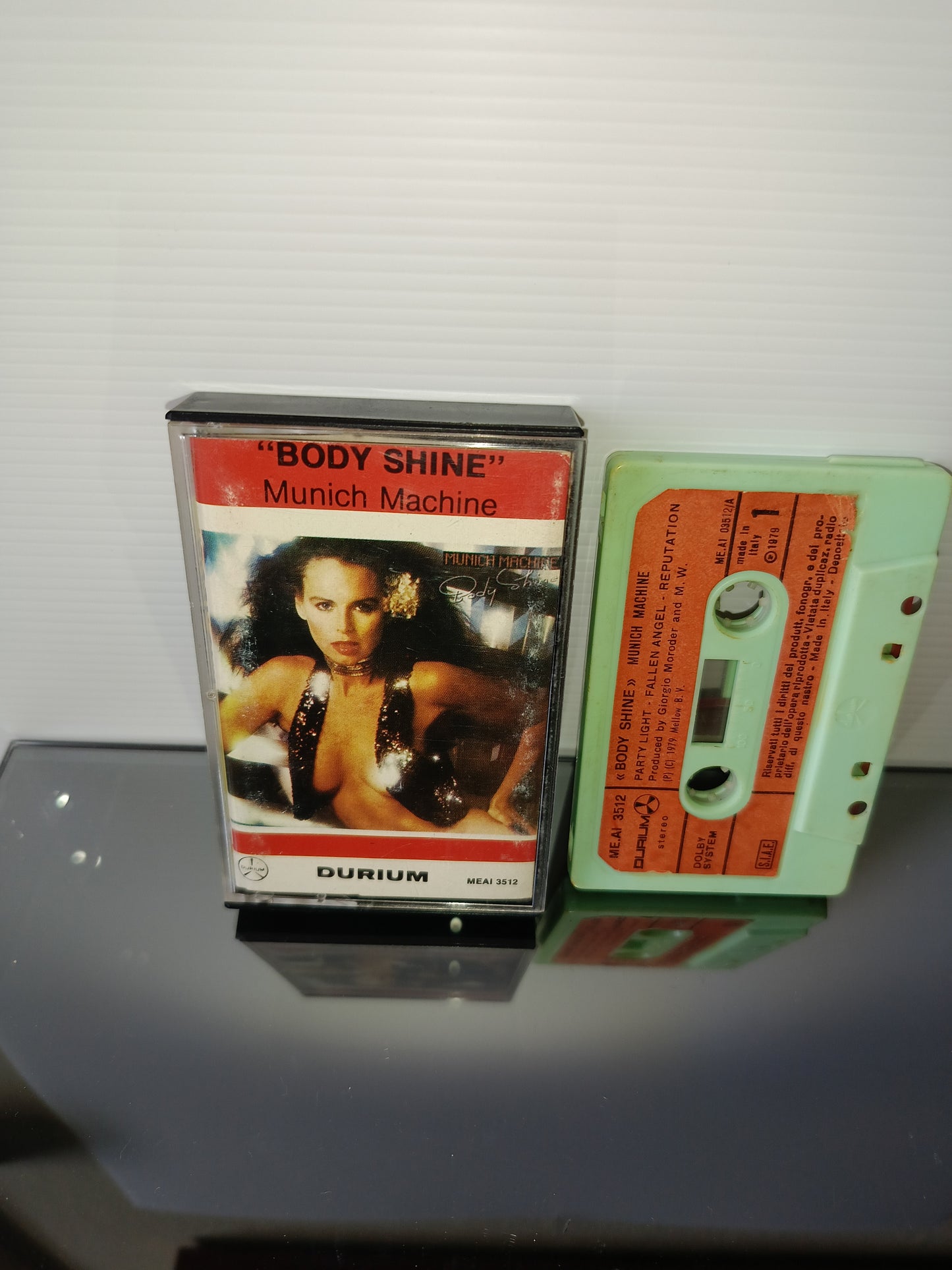 Body Shine Munich Machine Musicassetta

Edita nel 1979 da Durium Cod.MEAI 3512