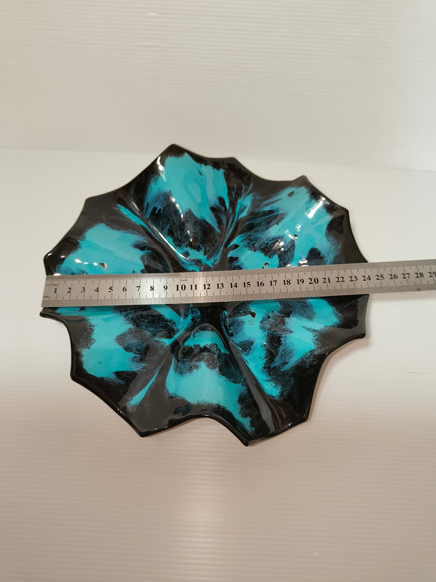 Antico centrotavola Vera Magda Braga in ceramica smaltata, LEGGI