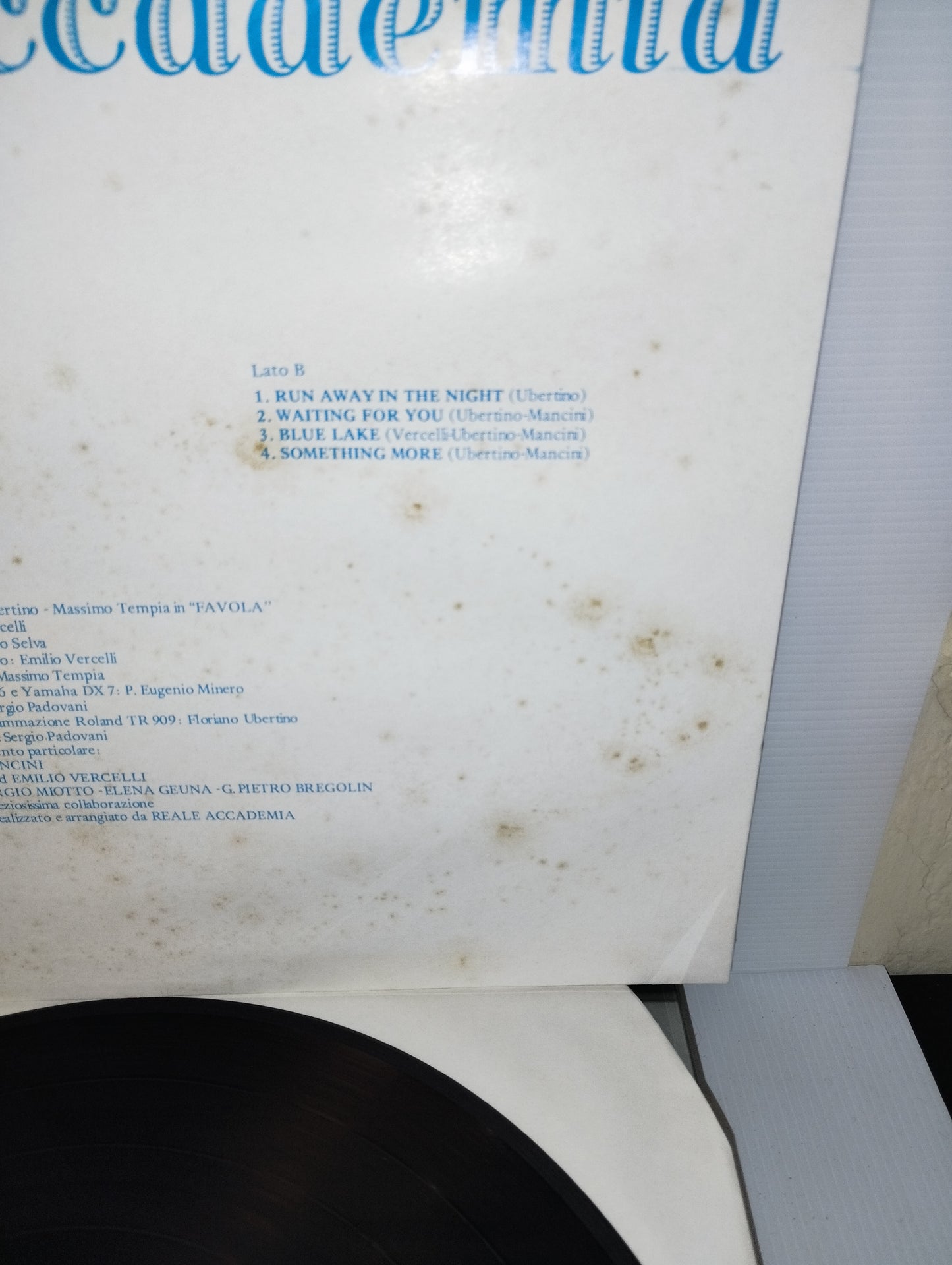 Reale Accademia Omonimo LP 33 Giri Edito nel 1987 da Baracca Recording Cod.BR/002
Genere:Electronic,Pop
Stile :Italo Disco
Molto raro