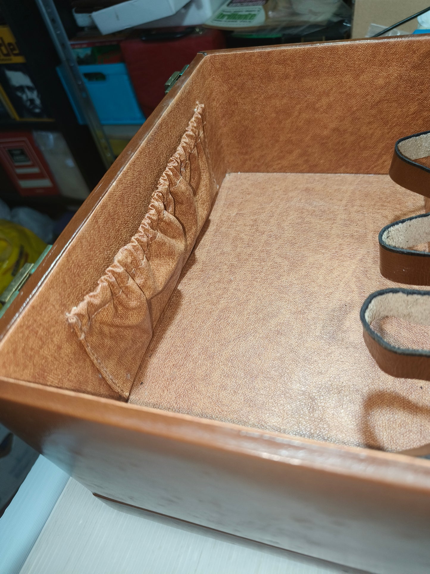 Beauty anni 50 in pelle, LEGGI