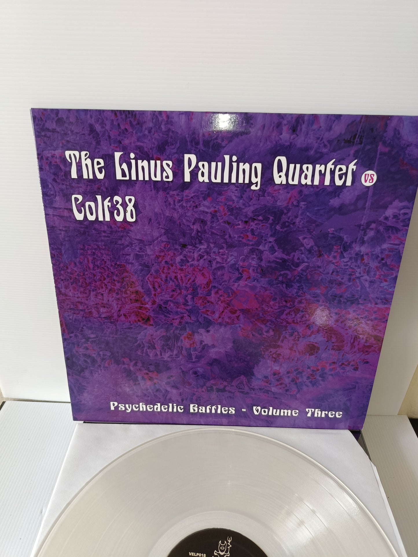 The Linus Pauling Quartet Vs Colt38 LP 33 Giri
Edito nel 2017 da Vincebus Eruptum