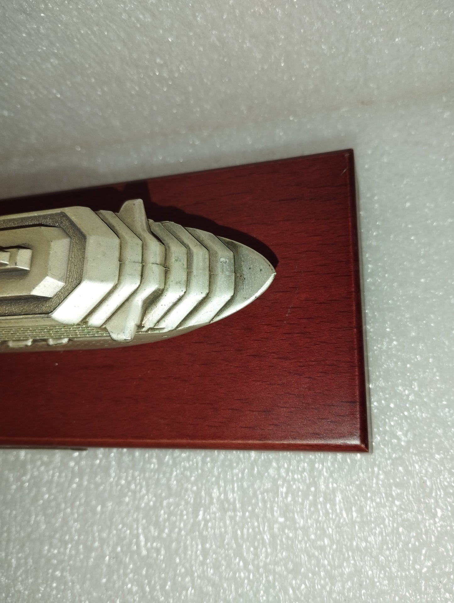 Costa Magica In Metallo Con Base In Legno
Made in Italy