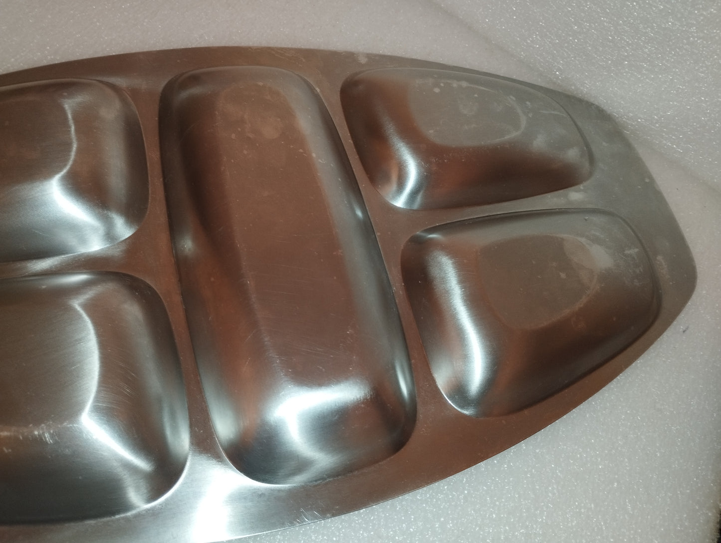 Vassoio Alessi In Acciaio 18/10
Antipastiera a 5 scomparti
Dimensioni 45 x 25 cm