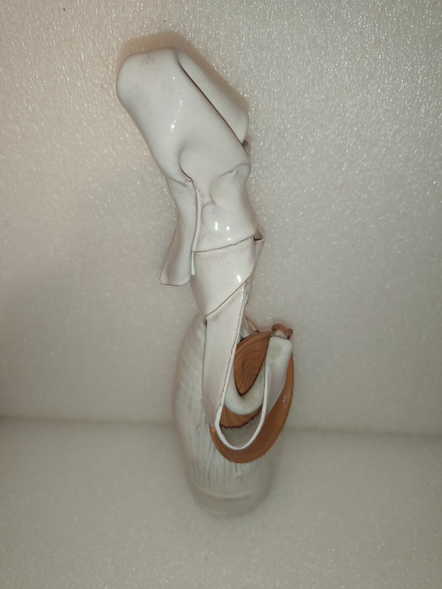 Statua Donna Sarda
Ceramica d'Arte di Emilia Paloma
Altezza cm.30 circa da restaurare