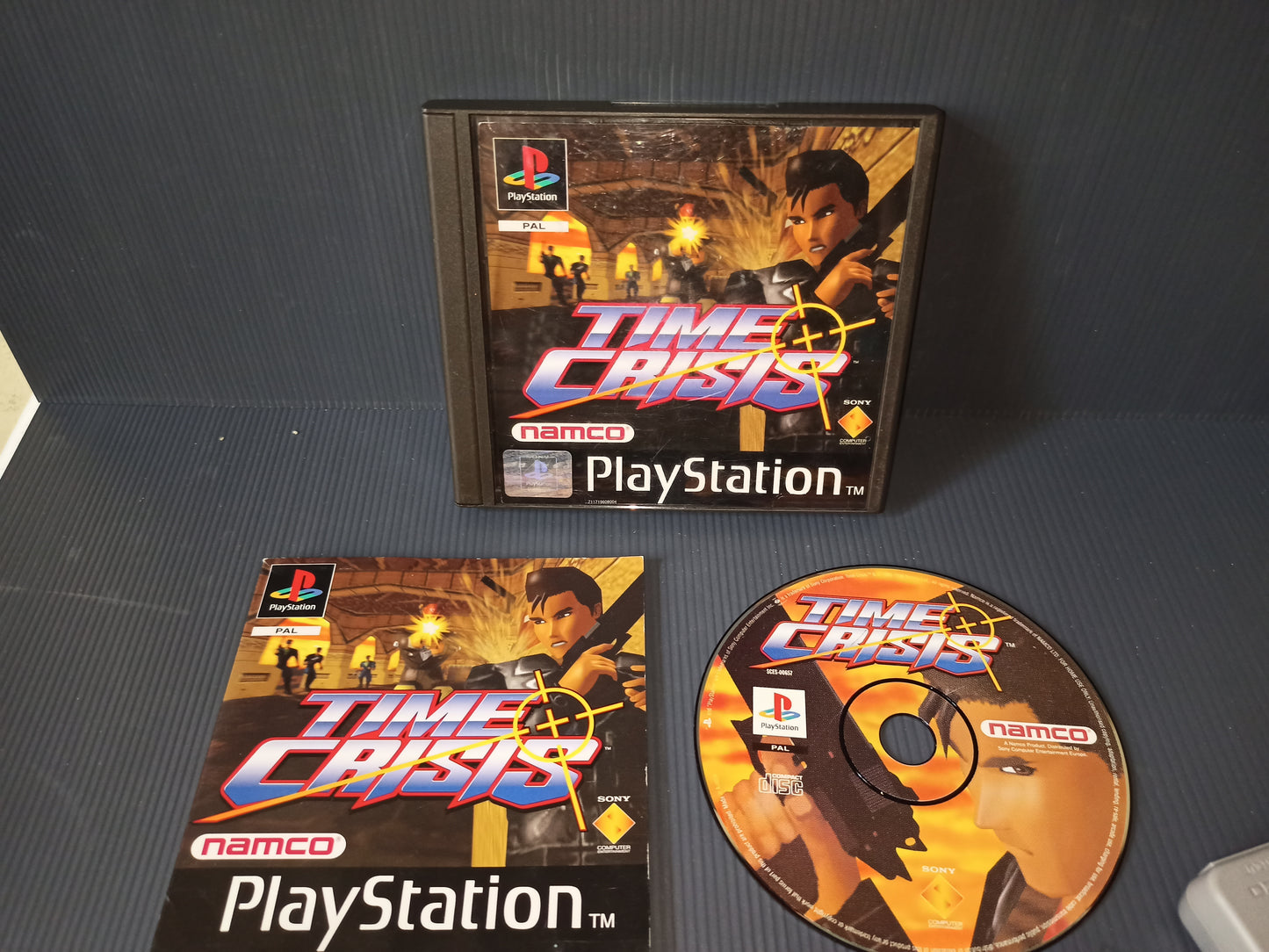 Videogioco Time Crisis + Pistola Namco G-CON 45 Light Gun per PlayStation 1