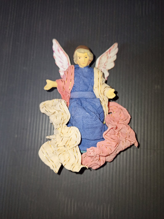 Pink Angel figurine from the DeAgostini "Il Mondo Del Presepe" series