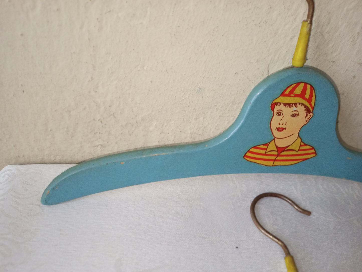 Antique wooden hangers for children's clothes, original from the 30s and 40s