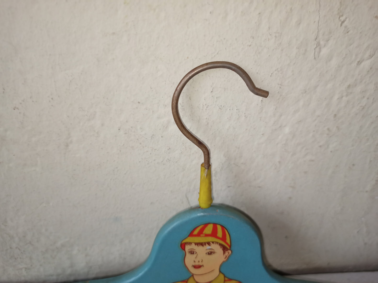 Antique wooden hangers for children's clothes, original from the 30s and 40s