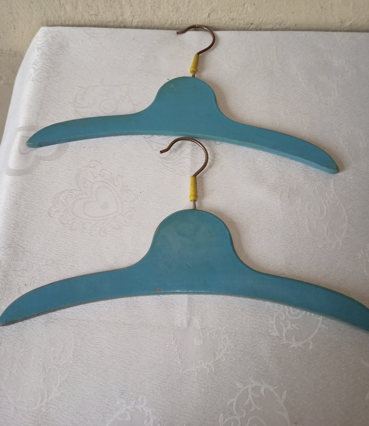 Antique wooden hangers for children's clothes, original from the 30s and 40s